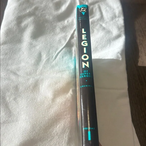 DC Comics Legion of Super-Heroes Archives Volume 1 - Blue, Red, Pink - Picture 2 of 4